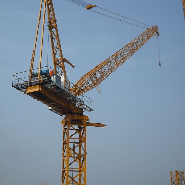 HSH PIC HSH HSD6038-20T 20 Ton Luffing Jib Tower Crane for High-Rise & Space-Constrained Construction Projects